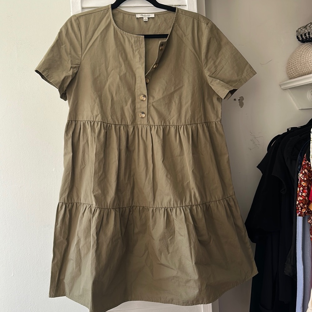Madewell button-front short-sleeve tiered mini size small in army green